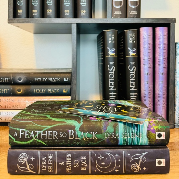 Fairyloot Exclusive Signed Edition A Feather So Black by Lyra Selene - Picture 11 of 11